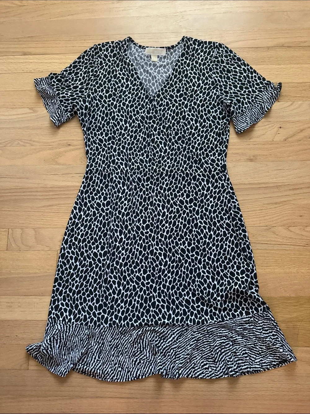 Michael Kors Medium Black & White animal print Short Sleeve V Neck Dress